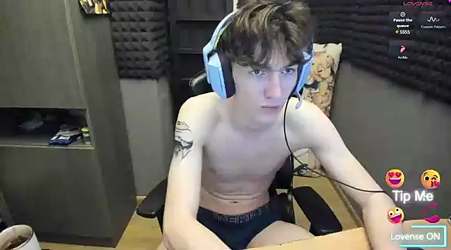 Snapshot of bambelbye chatting on January 21, 12:04 am bambelbye online show from January 21, 12:04 am