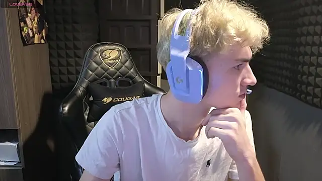 Snapshot of bambelbye chatting on November 30, 11:09 pm bambelbye online show from November 30, 11:09 pm