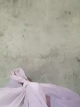 Snapshot of moreninha_hoott chatting on December 28, 1:17 pm moreninha hoott online show from December 28, 1:17 pm