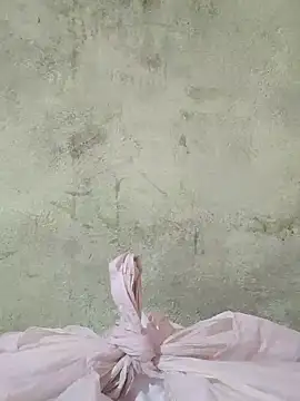 Snapshot of moreninha_hoott chatting on January 1, 12:55 pm moreninha hoott online show from January 1, 12:55 pm