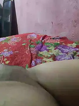 Snapshot of moreninha_hoott chatting on January 17, 12:10 pm moreninha hoott online show from January 17, 12:10 pm