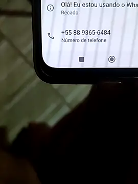 Snapshot of moreninha_hoott chatting on February 25, 11:30 am moreninha hoott online show from February 25, 11:30 am