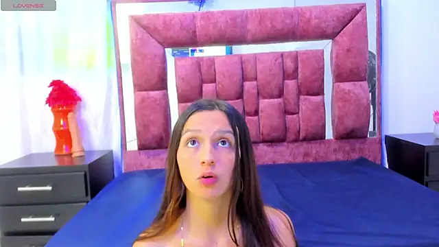 lucy cooper01 online show from December 3, 7:22 pm