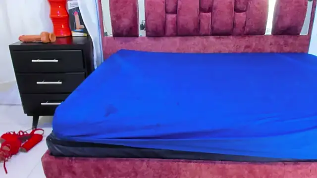 lucy cooper01 online show from December 10, 2:38 am