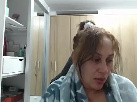 RoxanaLove9 online show from December 16, 2:15 am