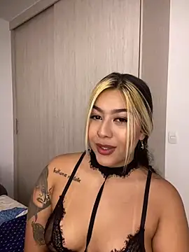 Snapshot of EmberEyes_999 chatting on January 24, 3:43 am EmberEyes 999 online show from January 24, 3:43 am