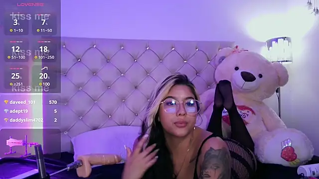 Snapshot of EmberEyes_999 chatting on March 5, 12:49 am EmberEyes 999 online show from March 5, 12:49 am