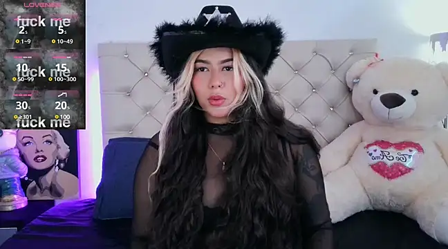 Snapshot of EmberEyes_999 chatting on March 12, 7:49 pm EmberEyes 999 online show from March 12, 7:49 pm