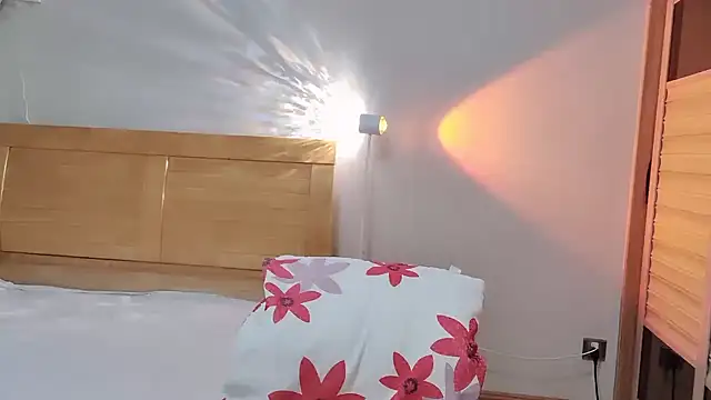 Linda-LL online show from February 15, 5:30 am