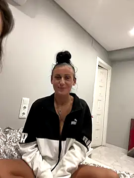 Snapshot of SweNatasha chatting on December 2, 1:25 am SweNatasha online show from December 2, 1:25 am