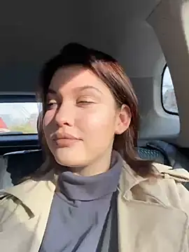 KikiWatson online show from December 8, 8:09 am