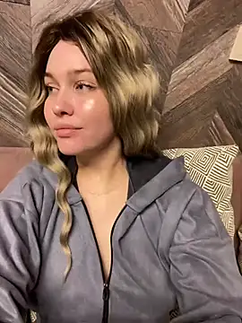 KikiWatson online show from December 12, 11:18 am