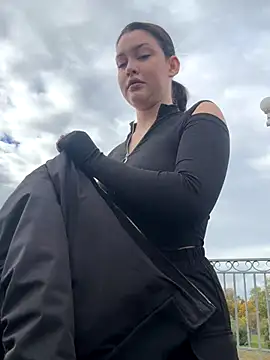 KikiWatson online show from October 25, 7:05 am