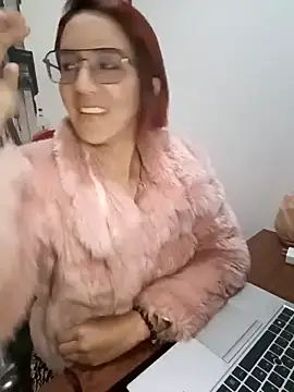 your red rose  online show from December 11, 4:31 pm