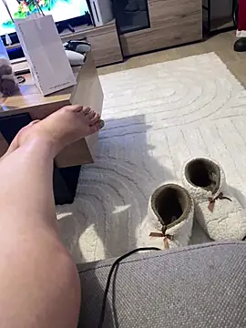 Snapshot of guenmahe chatting on December 17, 11:33 pm guenmahe online show from December 17, 11:33 pm