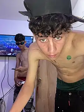 Snapshot of LatinBoysxxx chatting on January 4, 11:27 pm LatinBoysxxx online show from January 4, 11:27 pm