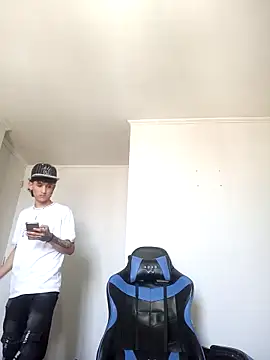 Snapshot of LatinBoysxxx chatting on January 9, 6:04 pm LatinBoysxxx online show from January 9, 6:04 pm