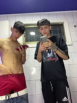 Snapshot of LatinBoysxxx chatting on January 17, 9:06 am LatinBoysxxx online show from January 17, 9:06 am