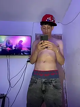 Snapshot of LatinBoysxxx chatting on March 12, 9:35 pm LatinBoysxxx online show from March 12, 9:35 pm