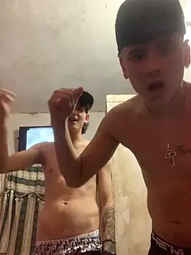 Snapshot of LatinBoysxxx chatting on March 15, 9:41 am LatinBoysxxx online show from March 15, 9:41 am