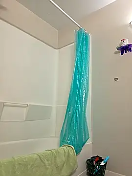 thatonespicychick online show from November 6, 4:19 pm