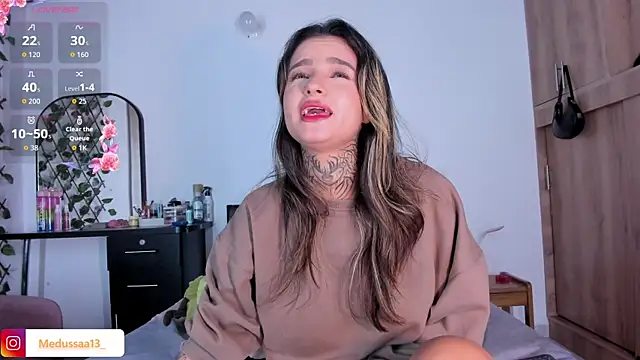 medussa13  online show from April 17, 12:30 pm