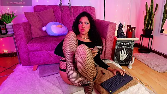 Sara Jhonson online show from May 15, 11:45 pm