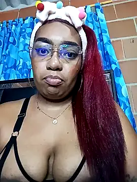 Snapshot of Cinnamon-Skin chatting on December 12, 2:48 am Cinnamon-Skin online show from December 12, 2:48 am