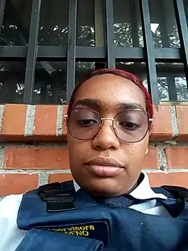 Snapshot of Cinnamon-Skin chatting on January 5, 8:21 pm Cinnamon-Skin online show from January 5, 8:21 pm