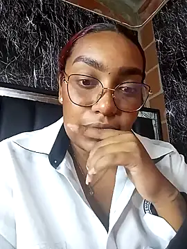 Snapshot of Cinnamon-Skin chatting on January 30, 2:16 am Cinnamon-Skin online show from January 30, 2:16 am