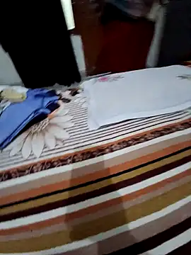 Snapshot of menakshiiikaur chatting on December 20, 2:30 am menakshiiikaur online show from December 20, 2:30 am