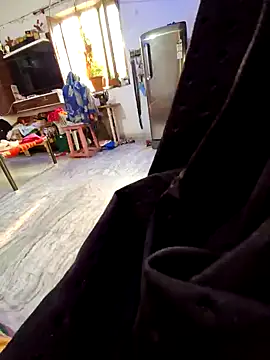 Snapshot of menakshiiikaur chatting on December 22, 9:00 am menakshiiikaur online show from December 22, 9:00 am