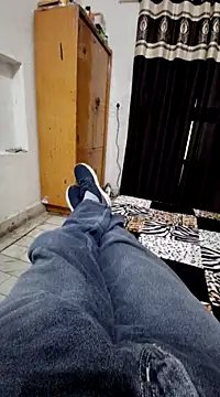 Snapshot of menakshiiikaur chatting on December 23, 7:49 am menakshiiikaur online show from December 23, 7:49 am