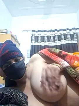 Snapshot of menakshiiikaur chatting on February 5, 6:04 pm menakshiiikaur online show from February 5, 6:04 pm