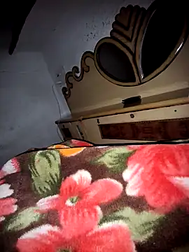 Snapshot of menakshiiikaur chatting on February 27, 5:15 pm menakshiiikaur online show from February 27, 5:15 pm