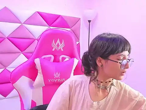 Snapshot of Danny_Face chatting on November 10, 2:05 pm Danny Face online show from November 10, 2:05 pm