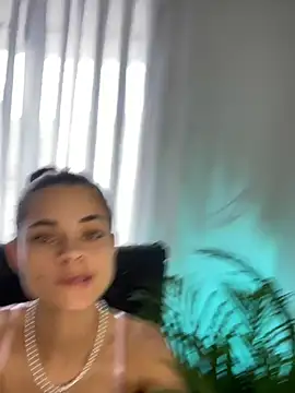 HannaRhodes online show from November 1, 5:15 pm