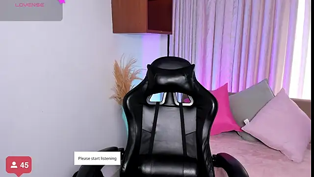 HannaRhodes online show from November 7, 2:17 pm