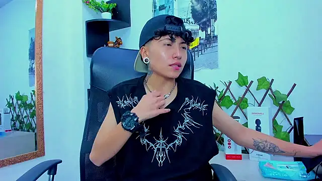 Snapshot of Im_Mathias chatting on October 18, 9:32 am Im Mathias online show from October 18, 9:32 am