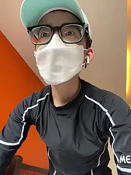 Snapshot of iyy2004 chatting on January 23, 3:05 am iyy2004 online show from January 23, 3:05 am