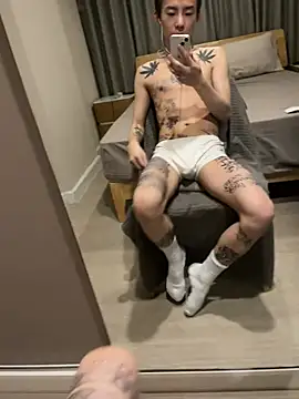 Snapshot of iyy2004 chatting on January 29, 10:22 pm iyy2004 online show from January 29, 10:22 pm