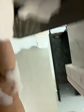 Snapshot of iyy2004 chatting on March 3, 4:35 pm iyy2004 online show from March 3, 4:35 pm