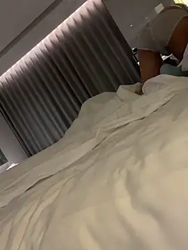 Snapshot of iyy2004 chatting on March 4, 12:50 am iyy2004 online show from March 4, 12:50 am