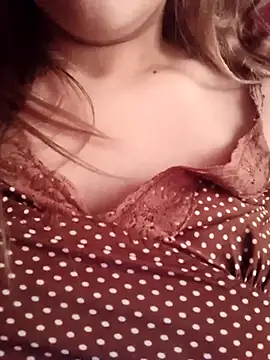 Snapshot of Hotoufia38 chatting on January 26, 9:51 am Hotoufia38 online show from January 26, 9:51 am