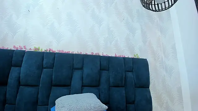 Melody Megann online show from April 16, 7:25 pm