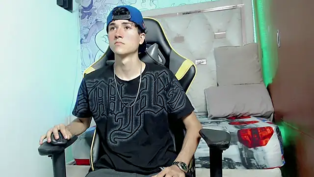 johnny cagee online show from October 15, 4:45 am