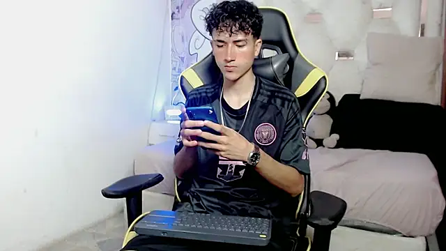 johnny cagee online show from January 7, 4:15 am