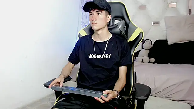 johnny cagee online show from January 12, 3:23 am