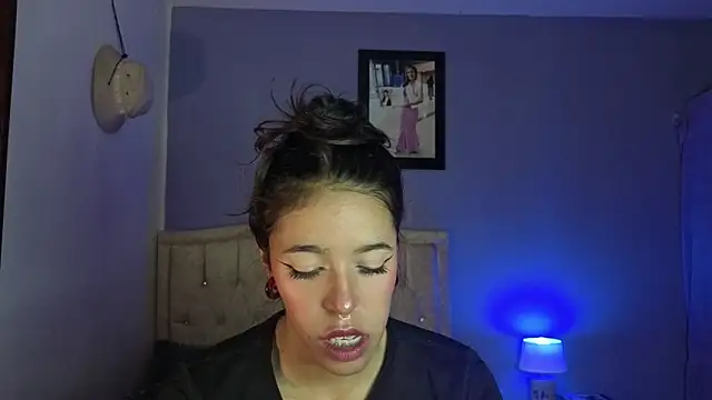 stephania t online show from April 11, 7:51 pm