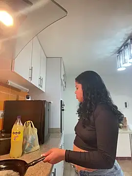 Elaa euphoria online show from December 30, 9:50 pm